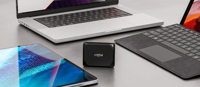 Crucial X10 Pro 1TB Portable SSD - Up to 2100MB/s Read, 2000MB/s